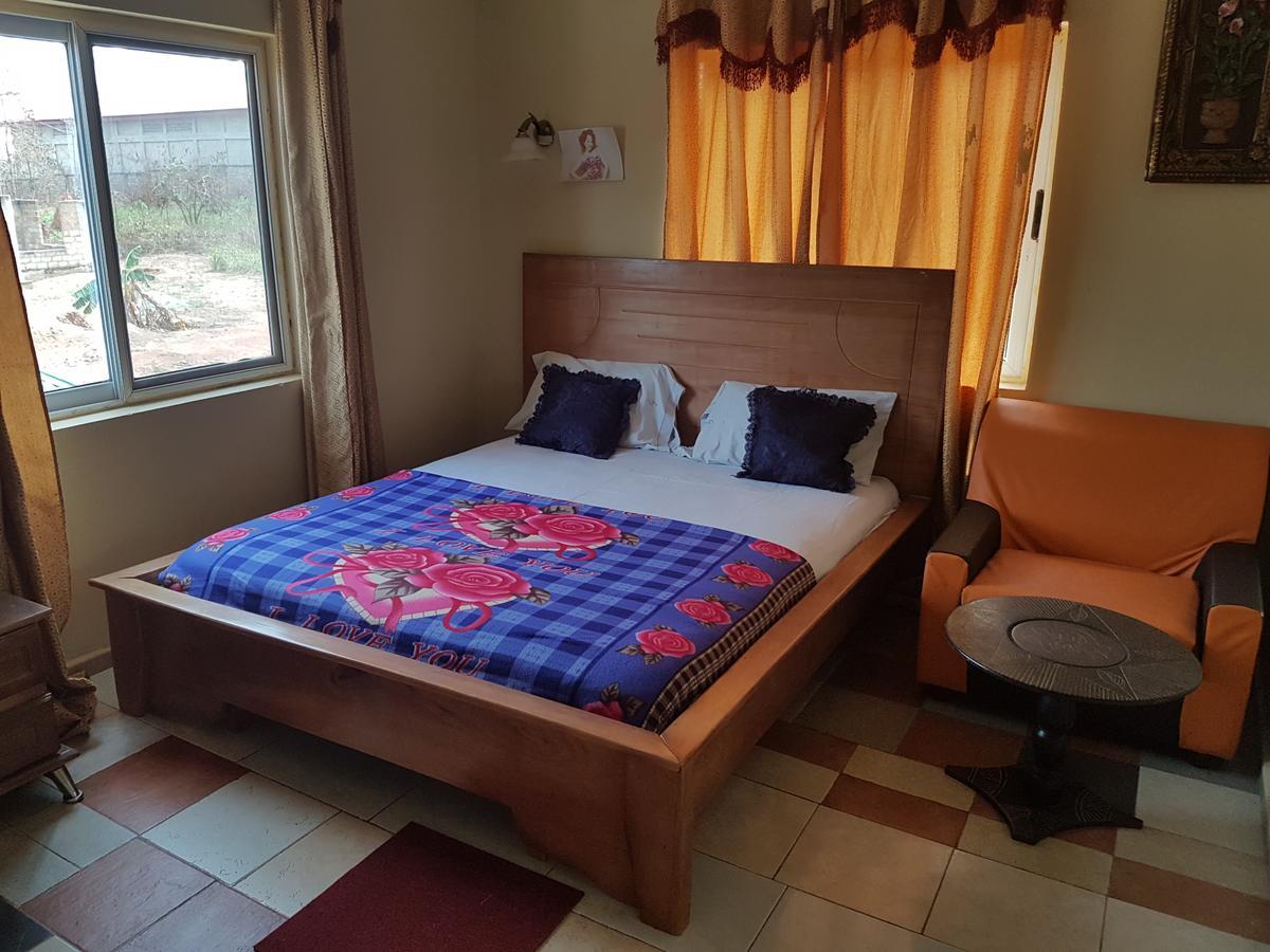 Open Space Hotel Кумаси Екстериор снимка