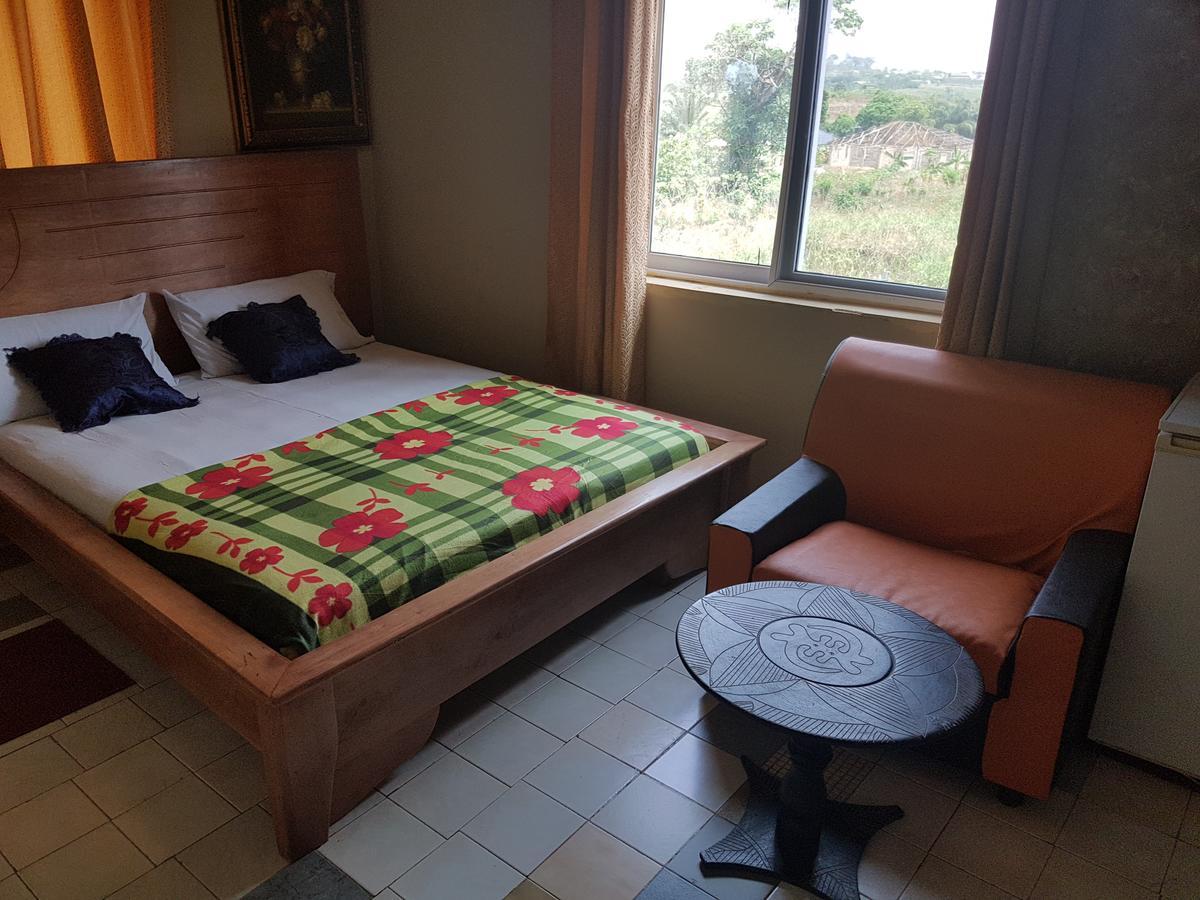 Open Space Hotel Кумаси Екстериор снимка
